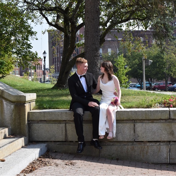 Meet your Posher, Ava - Picture 1 of 1